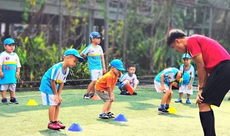 Giáo Trình Dạy Kỹ Thuật Bóng Đá Cho Trẻ Em Từ Bongdalu.cn.com 2 Giáo trình dạy kỹ thuật bóng đá cho trẻ em